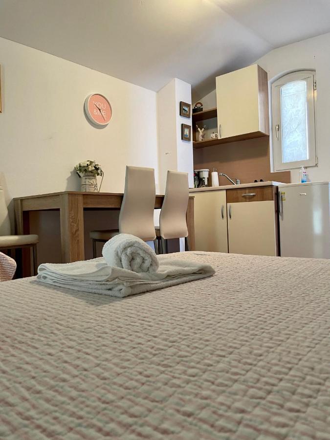 Studio Apartmani Kremic Karlobag Dış mekan fotoğraf
